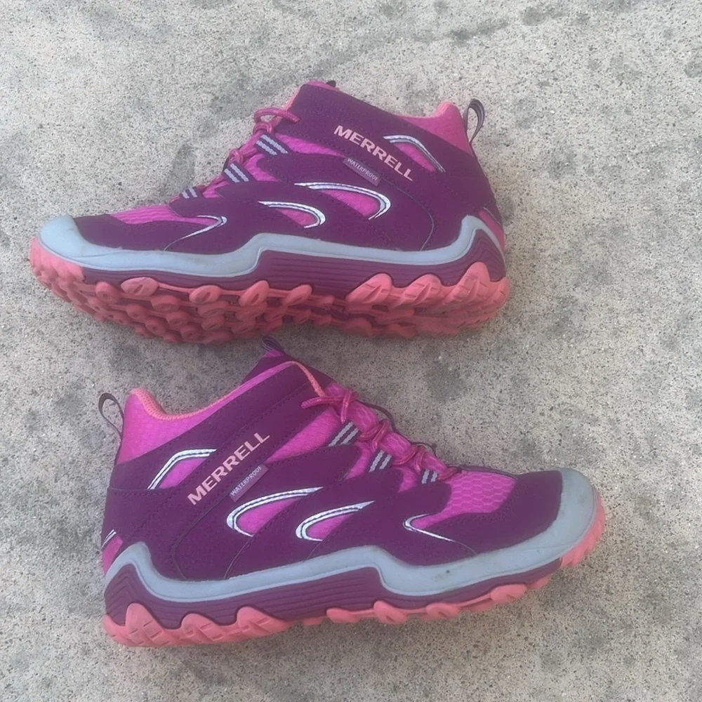 Merrell core Chameleon 7 Access  Mid Waterproof Girls Pink Hiking Boot Size 3.5
